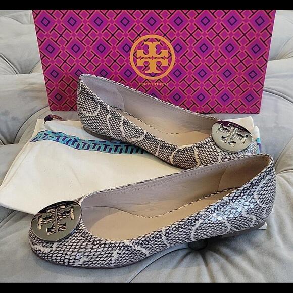 Tory Burch Reva Logo Black Pewter Cobra Ballet Flats Women Shoe 5.5 New 11158609 - Picture 1 of 14